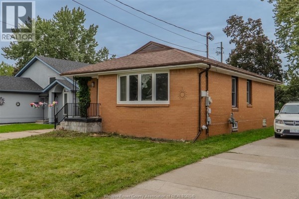 Family room - 257 Dieppe Street, Windsor, ON N8S3V1 Photo 3