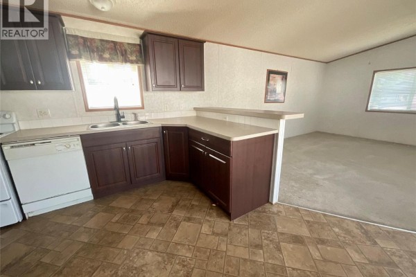Full bathroom - 257 Steeprock Close, Tumbler Ridge, BC V0C2W0 Photo 2