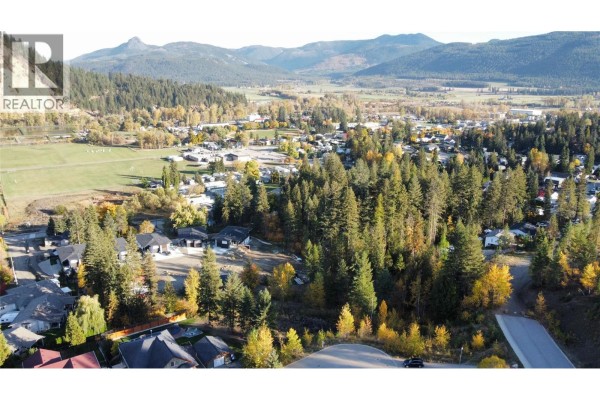 2571 Cedar Ridge Court, Lumby, BC, photo 2