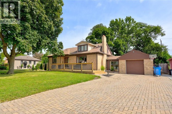 2574 Buckingham, Windsor