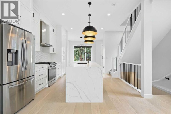 Living room - 258 17 Avenue, Calgary, AB T2E1L8 Photo 3