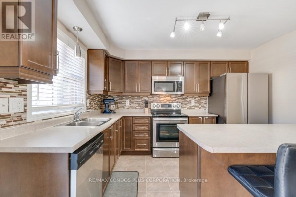 Kitchen - 258 Magurn Lane, Milton, ON L9T7C5 Photo 3