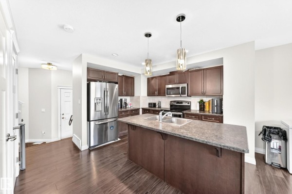 Family room - 258 Sturtz Bn, Leduc, AB T9E0X4 Photo 4