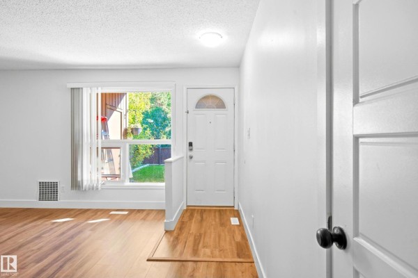 Primary Bedroom - 258 Surrey Gardens Nw, Edmonton, AB T5T1Z3 Photo 4