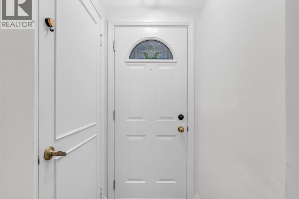 Bath (# pieces 1-6) - 2584 Chilver, Windsor, ON N8W2V9 Photo 5