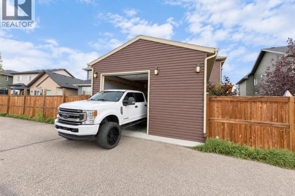 2584 Ravenslea Gardens Se, Airdrie, AB, photo 2