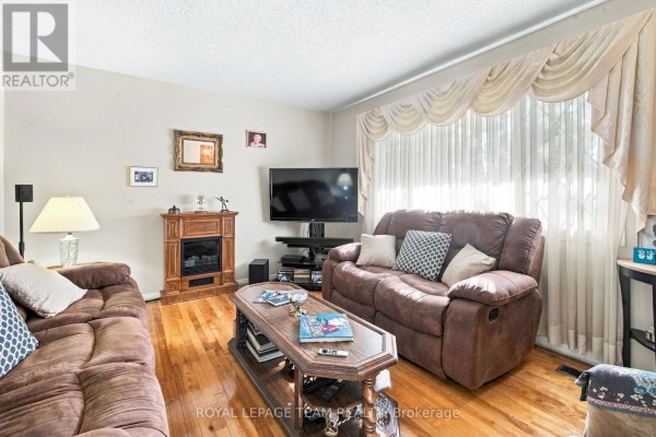 Bedroom 2 - 2587 Roman Avenue, Ottawa, ON K2B7Y1 Photo 5