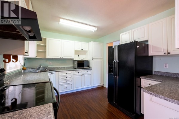 259 Denman St, Comox, BC, photo 2
