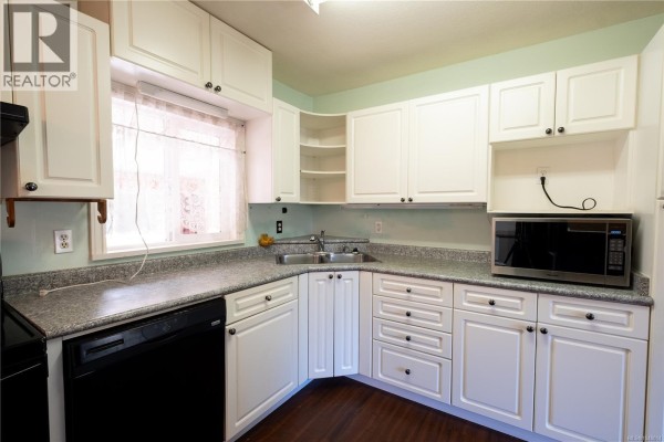 259 Denman St, Comox, BC, photo 3