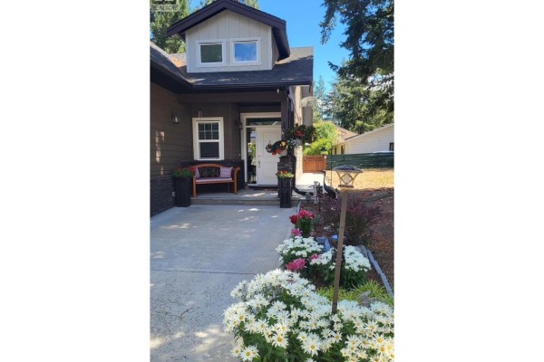 3pc Bathroom - 259 Grouse Avenue, Vernon, BC V1H2A1 Photo 2