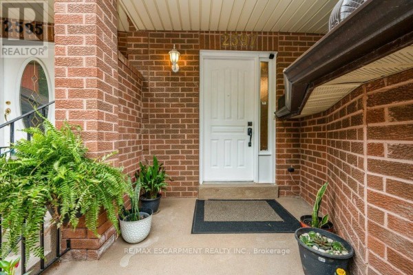 2597 Addingham Crescent, Oakville, ON, photo 2