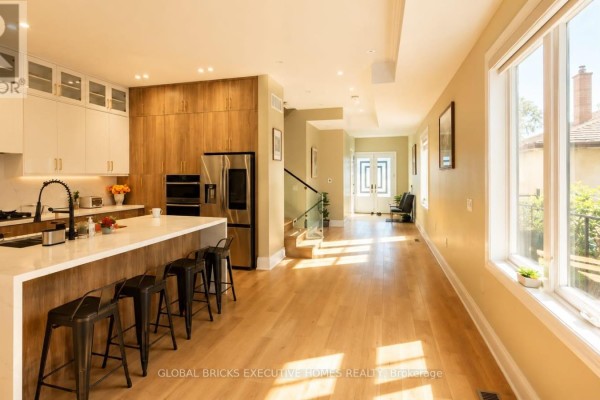 25a Pine Avenue N, Mississauga, ON, photo 2