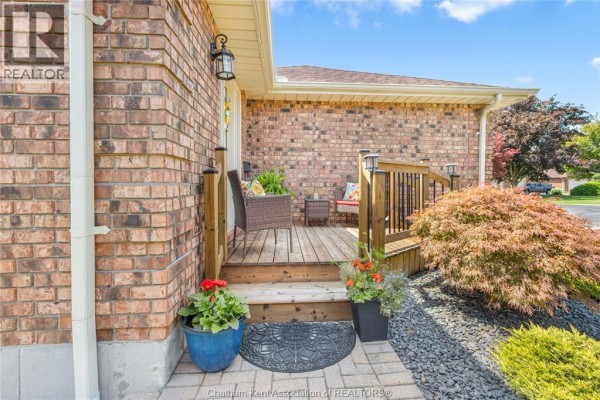 4pc Bathroom - 26-21 Earl Drive, Chatham, ON N7M6E7 Photo 5