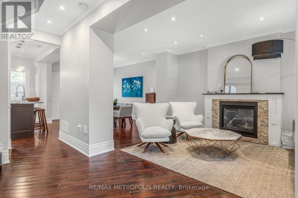 Foyer - 26 Algonquin Avenue, Toronto, ON M6R1K7 Photo 4