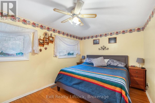 Primary Bedroom - 26 Beechwood Drive, Peterborough, ON K9J1M4 Photo 5