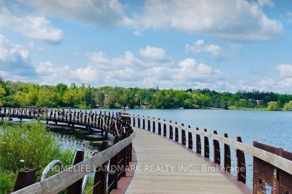 26 Capelle Street, Richmond Hill, ON L4E3E1 Photo 3