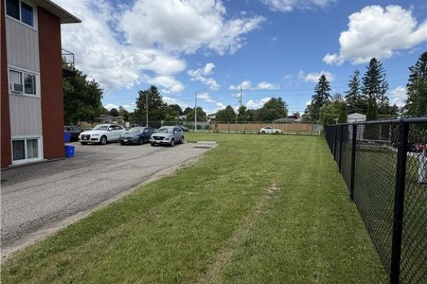 26 Carnaby Crescent, Kitchener, ON N2A1M7 Photo 4