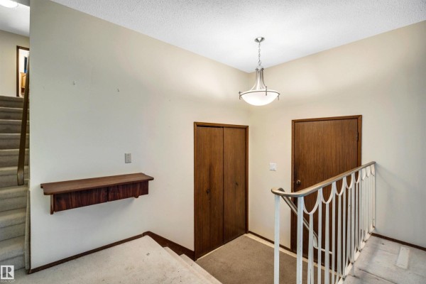 Family room - 26 Glenwood Cr, St  Albert, AB T8N1X5 Photo 4