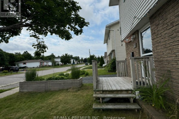26 Hergott Avenue, Elliot Lake, ON P5A3A8 Photo 4