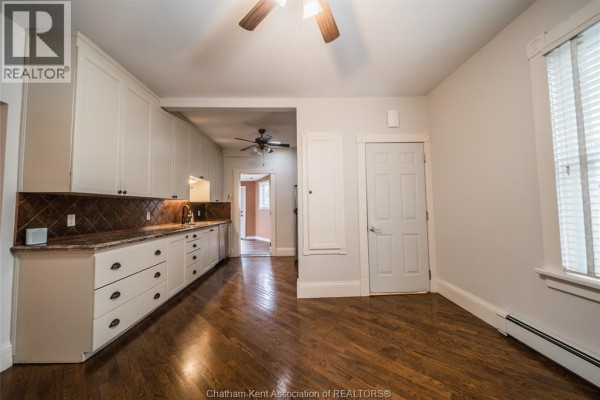 Kitchen - 26 Kendall Street, Chatham, ON N7M2X5 Photo 5