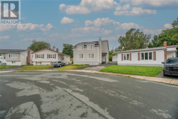 26 Lloyd Crescent, St  John S, NL, photo 3