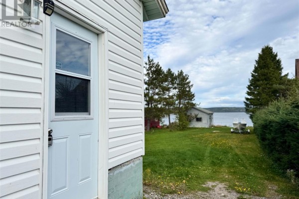 Bath (# pieces 1-6) - 26 Main Street N, Glovertown, NL A0G2L0 Photo 2