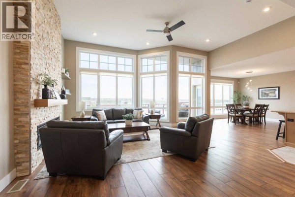 Living room - 26 Palisades Lane Ne, Medicine Hat, AB T1C2B4 Photo 4