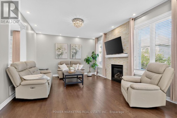 Living room - 26 Palmeto Court, Ottawa, ON K2S0X2 Photo 4