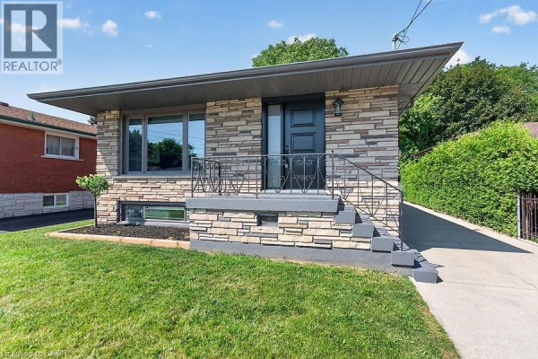26 Parklands Drive, Hamilton, ON, photo 2