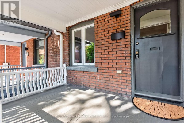Laundry room - 26 Pearson Avenue, Toronto, ON M6R1G1 Photo 3