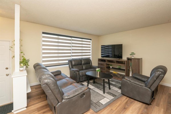 Primary Bedroom - 26 Penfold Crescent, Winnipeg, MB R2J1S4 Photo 3