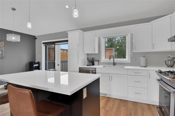 26 Pine Ridge Crescent, Brandon, MB R7A6N9 Photo 3