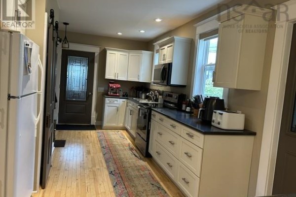 Dining room - 26 Pitt Street, Port Hawkesbury, NS B9A2T3 Photo 3
