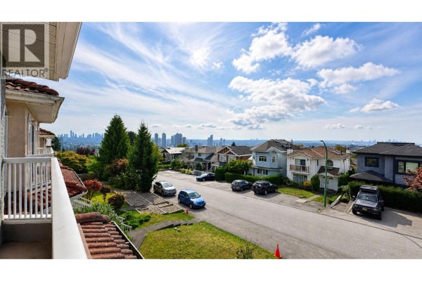 26 Ranelagh Avenue, Burnaby, BC V5B3N3 Photo 2