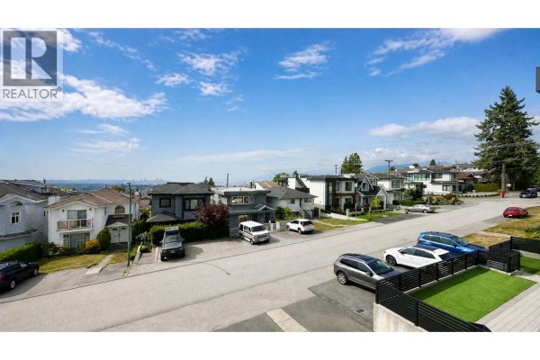 26 Ranelagh Avenue, Burnaby, BC V5B3N3 Photo 3