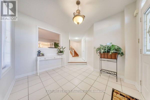 Kitchen - 26 Root Crescent, Ajax, ON L1T4J8 Photo 4