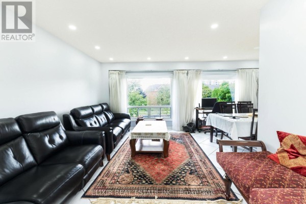 Kitchen - 26 Roughfield Crescent, Toronto, ON M1S4K4 Photo 3