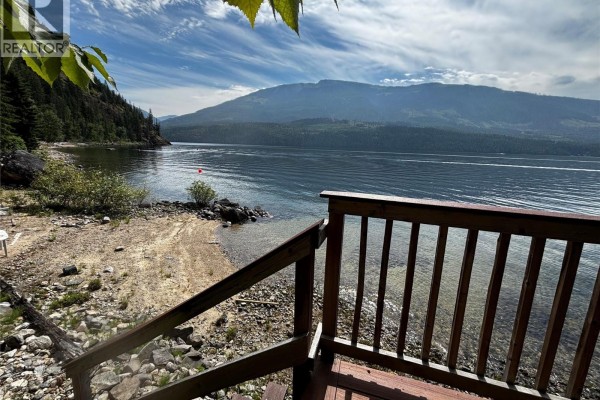2pc Bathroom - 26 Simard Road, Mabel Lake, BC V0E1V5 Photo 4