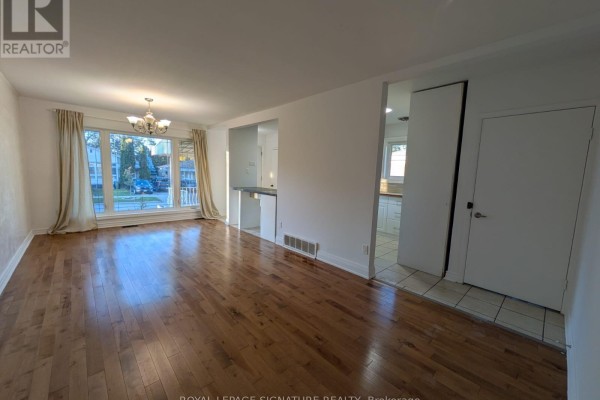 26 Trinnell Boulevard, Toronto, ON M1L1S5 Photo 2