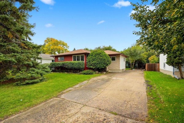 26 Waterford Bay, Winnipeg