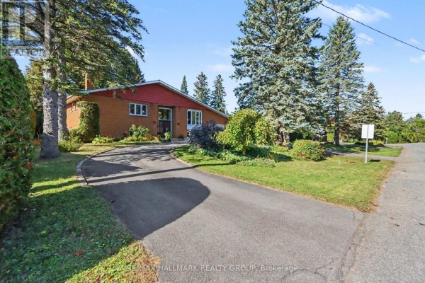 Family room - 26 Whippoorwill Drive, Ottawa, ON K1J7J2 Photo 2
