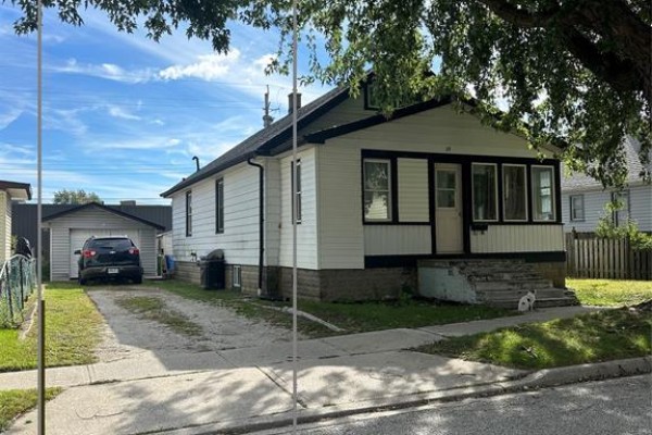 26 White, Leamington