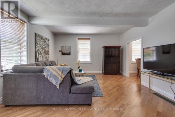 Primary Bedroom - 26 Whiting Avenue, Oshawa, ON L1H3T3 Photo 4