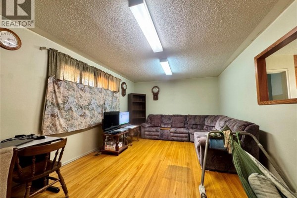 Kitchen - 260 Angus Street, Regina, SK S4R3K4 Photo 2