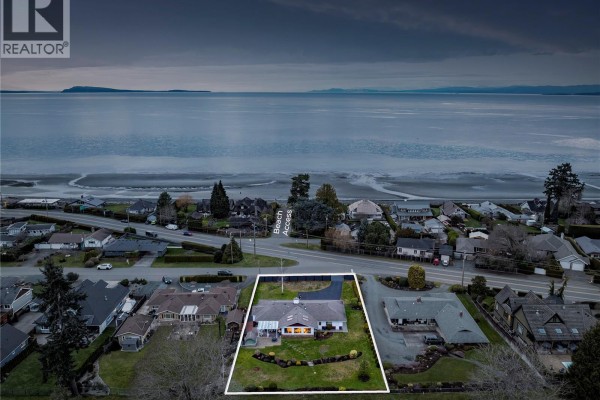 260 Elizabeth Ave, Qualicum Beach, BC, photo 3