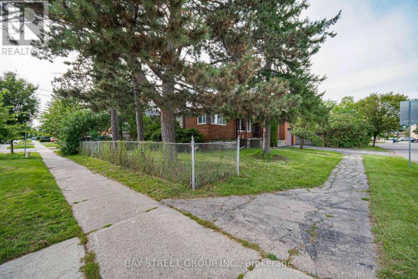 Bedroom - 260 Moore Park Avenue, Toronto, ON M2M1N6 Photo 4