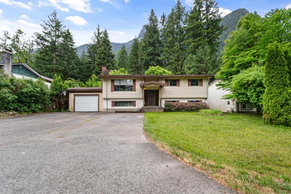 260 Robertson Crescent, Hope, Hope, BC, photo 2