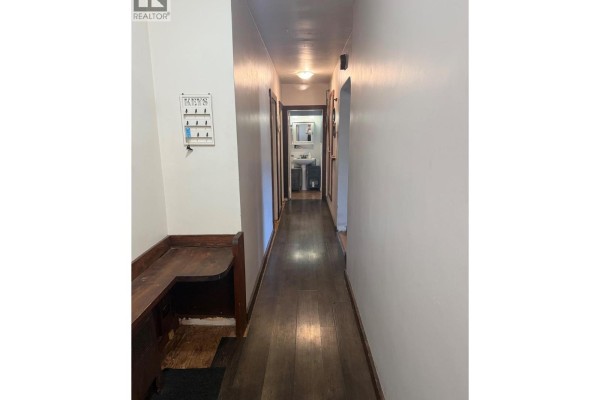 Bedroom - 2600 Columbia Avenue, Castlegar, BC V1N2X6 Photo 5