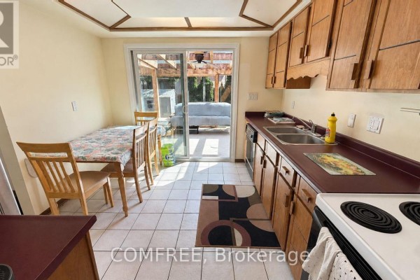 Kitchen - 2602 Olden Avenue, Niagara Falls, ON L2J3Z1 Photo 4