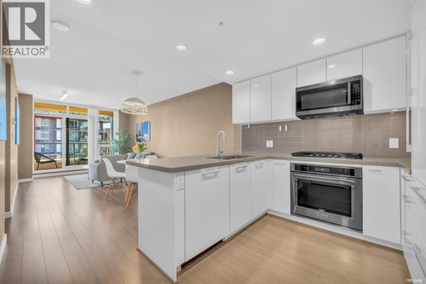 2605 3093 Windsor Gate, Coquitlam, BC V3B0N2 Photo 2